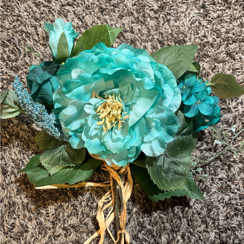Elegant Teal Floral Arrangement
